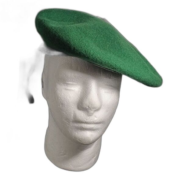 Military Style Beret: Classic Olive Green Cap - Picture 2 of 7